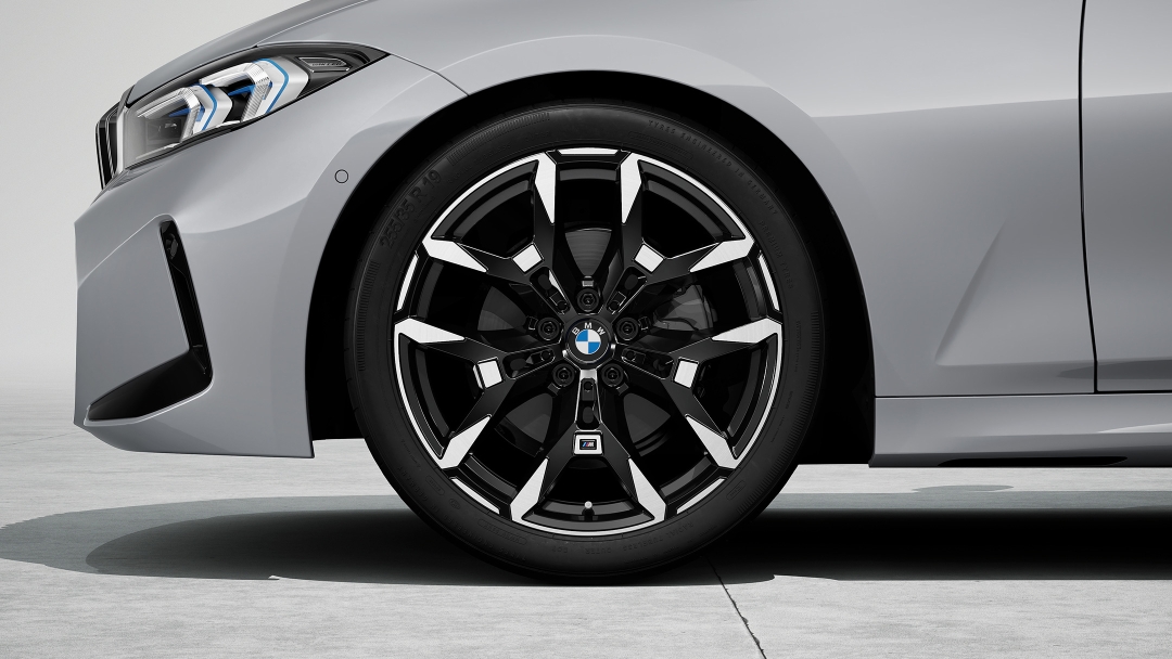 Стильді екі түсті дөңгелектер.