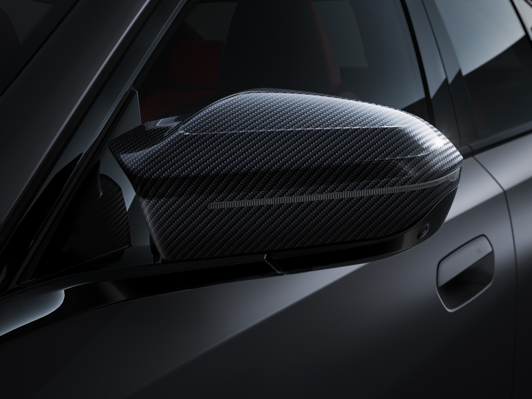 Материал, притягивающий взгляд.